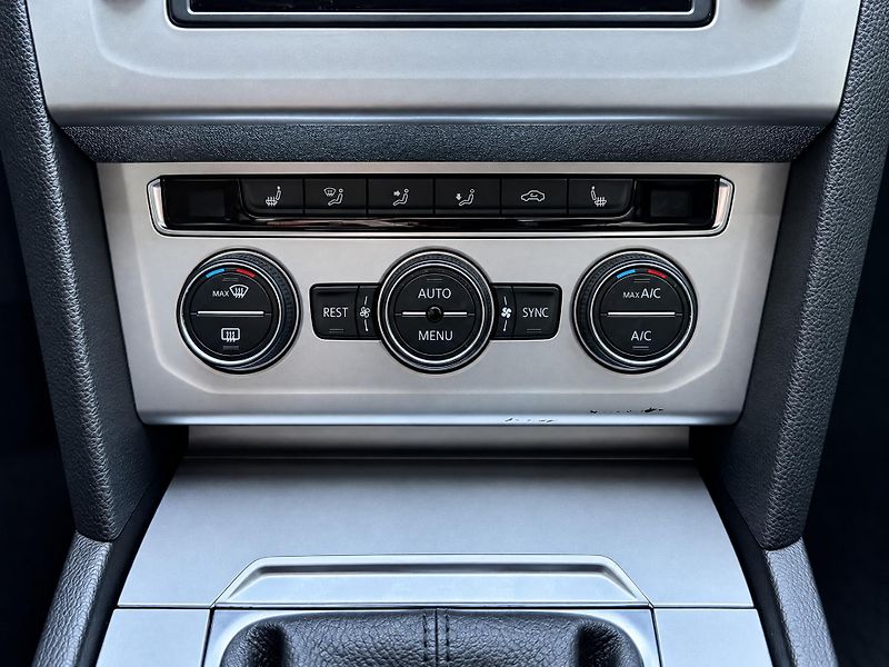 Volkswagen Passat 2,0 TDI 110kW Comfortline Navi - fotka 27 z 41