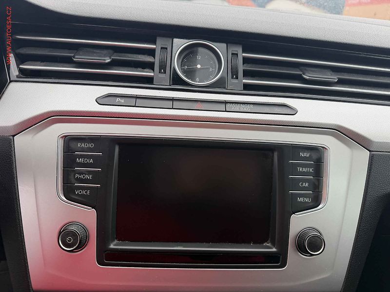 Volkswagen Passat (2015) 2.0 TDi, AC, park.asist - fotka 10 z 15