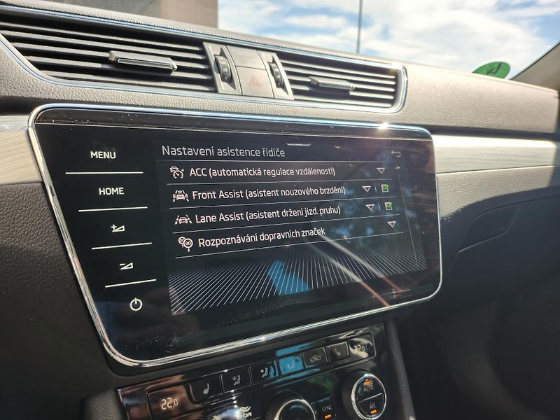 Škoda Superb Ambition 2.0 TDI 110 kW DSG Co - fotka 17 z 25