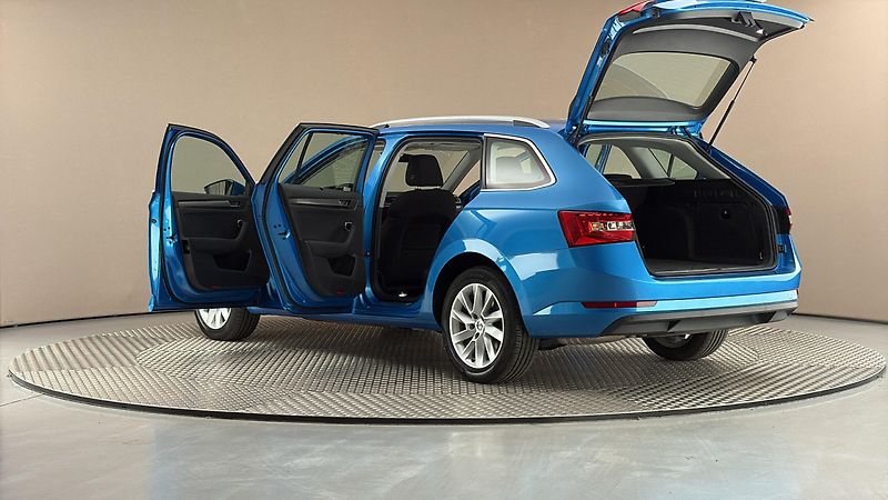 Škoda Superb 2.0 TDI DSG 4x4 Style Combi - fotka 7 z 28