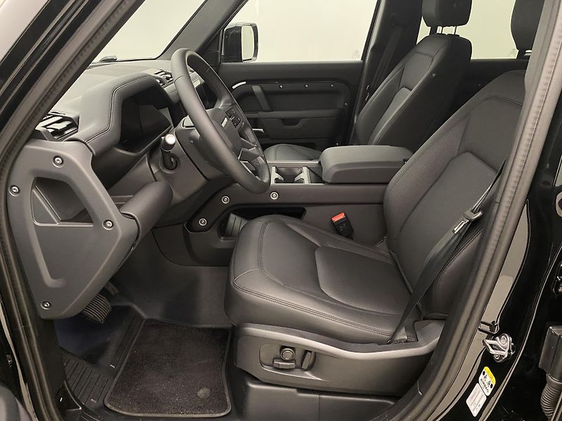 Land Rover Defender 110 D300 X-DYNAMIC SE AWD CZ - fotka 3 z 48