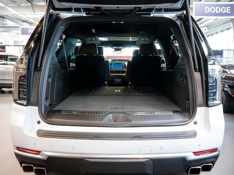 Chevrolet Suburban (2026) 6.2 V8 High Country 2026 - fotka 8 z 47