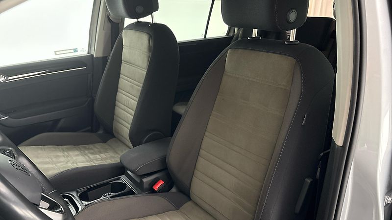 Volkswagen Touran 2.0 TDI DSG Highline - fotka 15 z 26