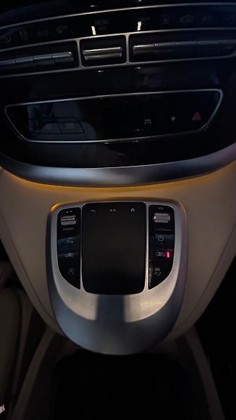 Mercedes-Benz Třídy V (2023) 300 Exclusive L 4M AIR LEDNICE - fotka 31 z 46