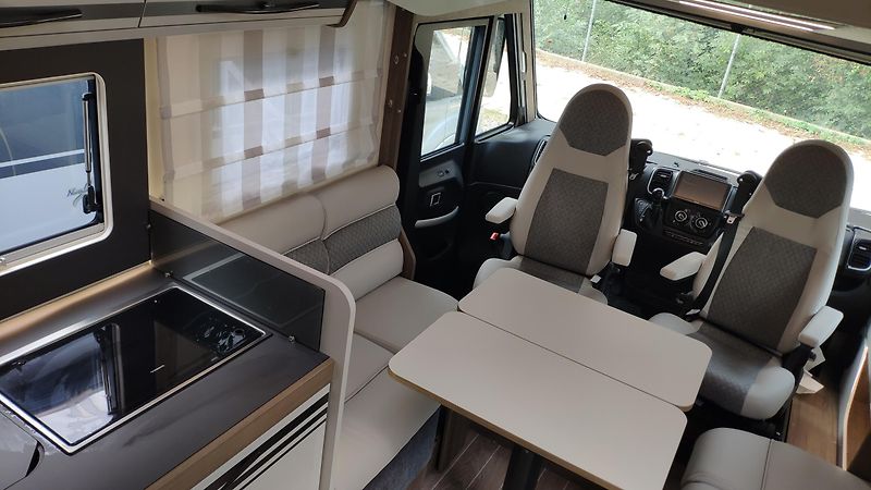 CI Caravans International (2026) MAGIS 67 INTEGRAL 2x skladem  - fotka 9 z 23