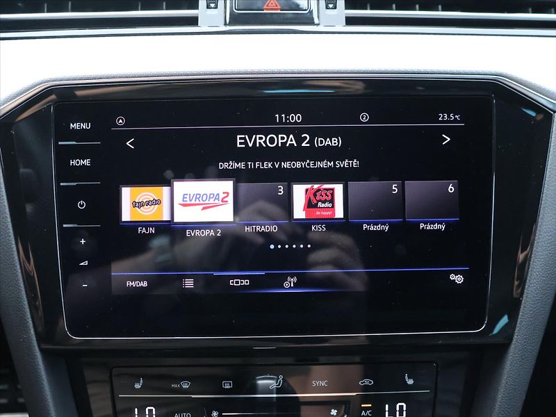 Volkswagen Passat 2,0 TDI DSG R-LINE Matrix - fotka 23 z 32