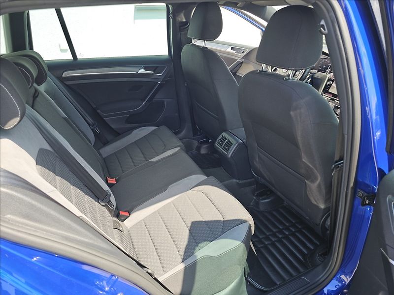 Volkswagen Golf 1,4TSi R-Line Webasto NAVI - fotka 31 z 43