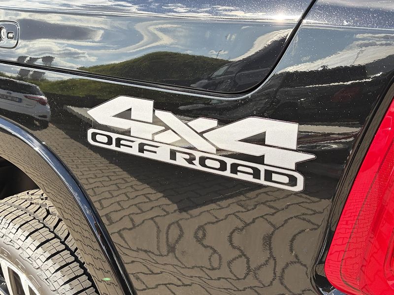 RAM 1500 (2026) Limited 5.7 V8 HEMI 2026 - fotka 7 z 37