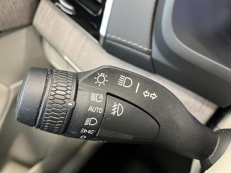 Volvo XC90 B5 AWD Ice Line Plus Dark AT8 - fotka 26 z 50
