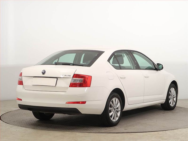 Škoda Octavia (2015) Ambition 1.6 TDI, Serv.kniha - fotka 5 z 14