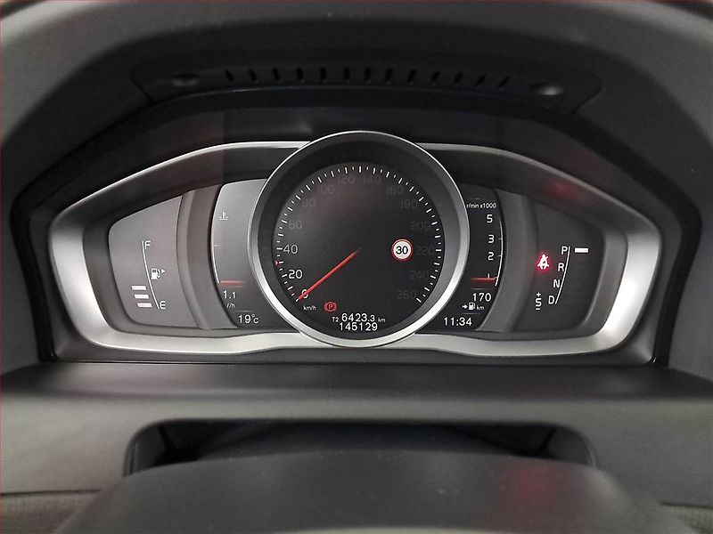 Volvo XC60 (2017) D4, 4X4, Automat, Serv.kniha - fotka 11 z 19