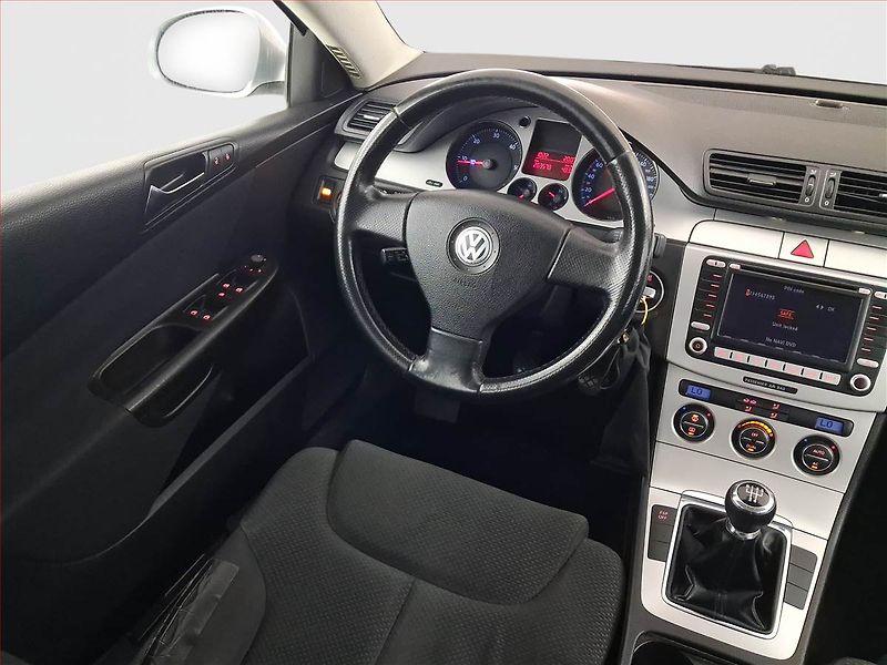 Volkswagen Passat (2008) 1.9 TDI, po STK, Tažné - fotka 7 z 16