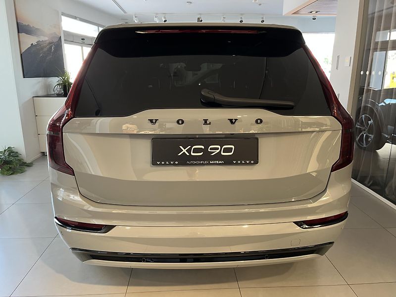 Volvo XC90 (2024) T8 - fotka 5 z 16