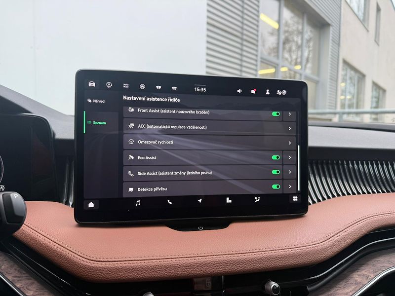 Škoda Superb Combi L&K 2.0 TDI 142kW 4x4 DS - fotka 14 z 27