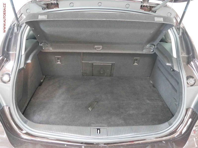 Opel Astra (2013) 1.6T, AT, park.čidla - fotka 7 z 20