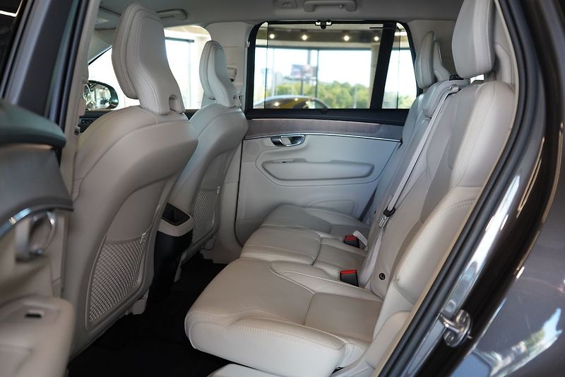 Volvo XC90 B5 PLUS Bright Vzduch, 360° - fotka 44 z 50