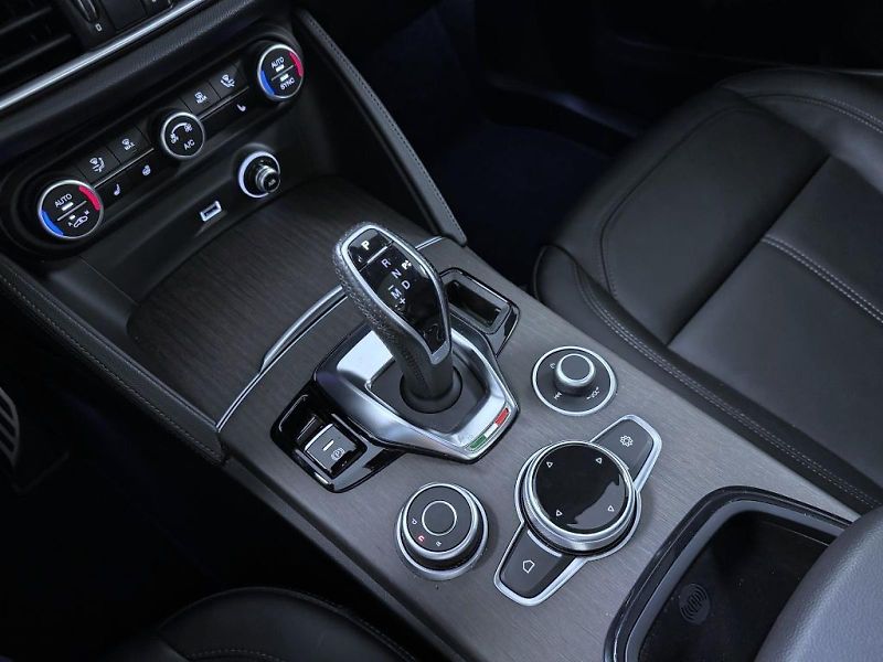 Alfa Romeo Stelvio (2023) 2.2 JTDm 210k AT8 ZF Q4 4x4 TI - fotka 15 z 21