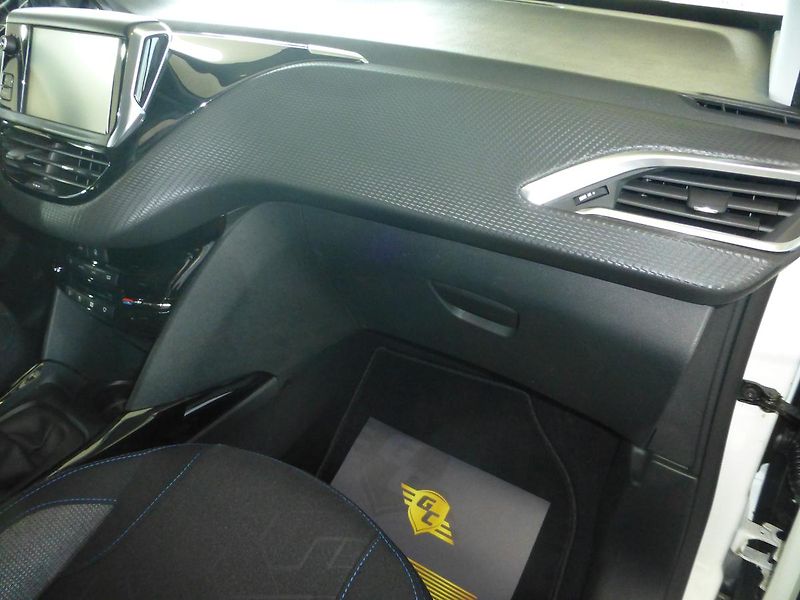 Peugeot 2008 (2019) 1,2i-81KW*PARK.S*ALU*VYHŘ.SED* - fotka 21 z 27