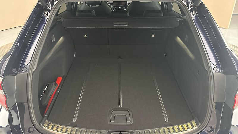 Toyota Corolla 2.0 Hybrid AUT Executive Touri - fotka 17 z 29