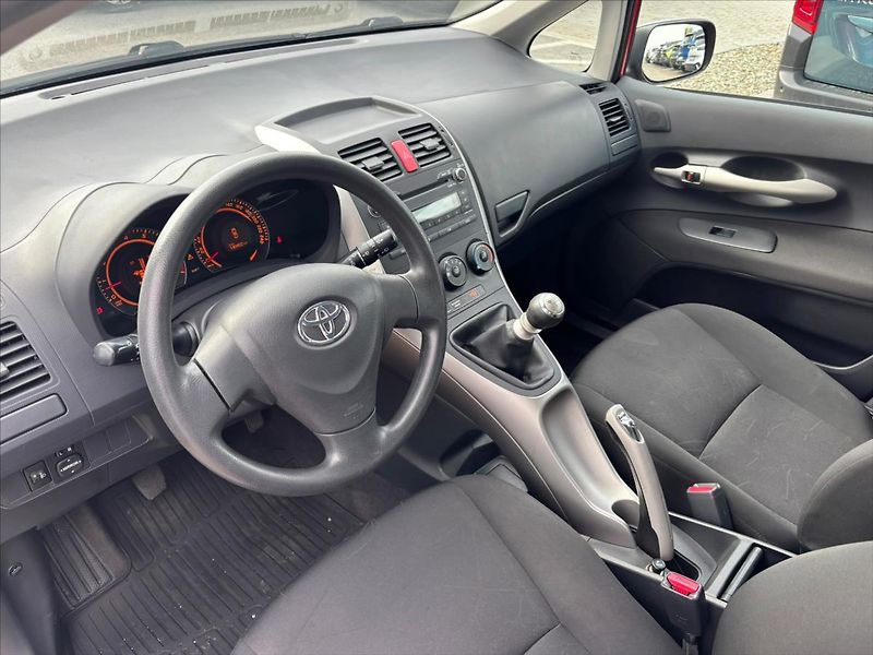 Toyota Auris 1,3 VVT-i  CZ alu kola - fotka 11 z 17