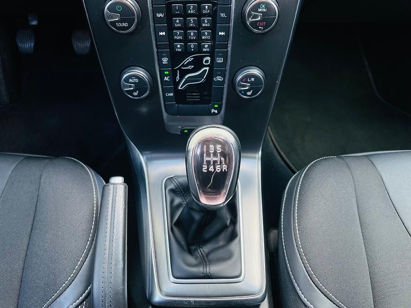 Volvo V40 2.0D3 5VÁLEC MANUÁL SERVISKA - fotka 37 z 48