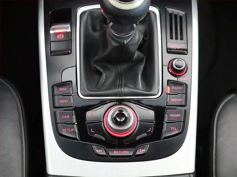 Audi A5 (2011) S-Line 2.0 TDI, 4X4 - fotka 17 z 19