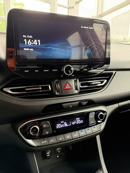 Hyundai i30 (2023) 1.0T-GDi 88kW SMART+NAVI - fotka 20 z 21