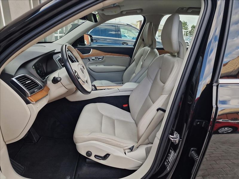 Volvo XC90 B5 AWD Momentum Pro Auto,1Maj - fotka 19 z 50
