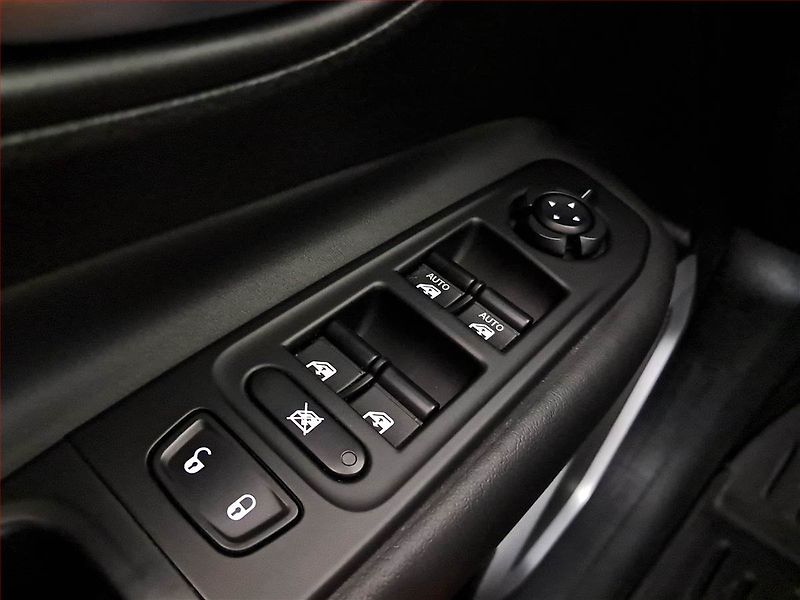 Jeep Renegade (2017) 1.4 MultiAir, Automat - fotka 18 z 19