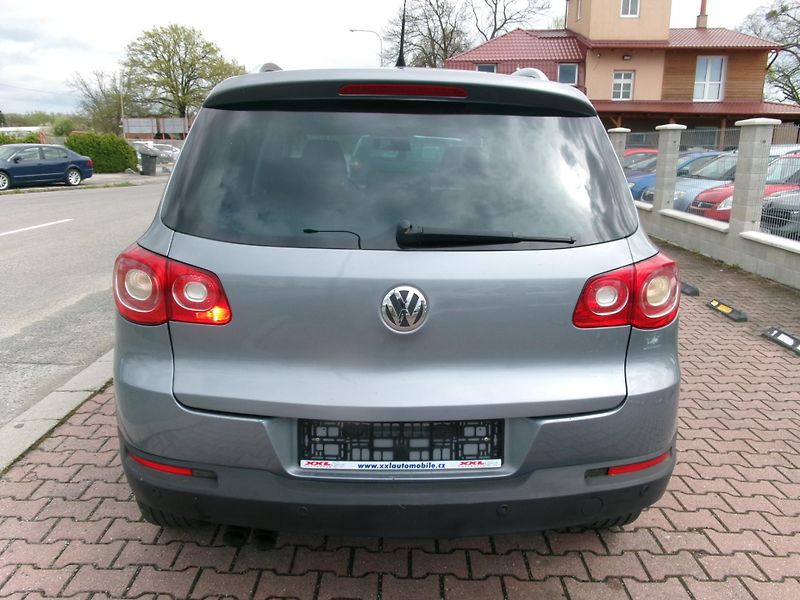 Volkswagen Tiguan (2010) 2,0TDI DSG AC 4x4 TEMP TAŽNÉ - fotka 7 z 31