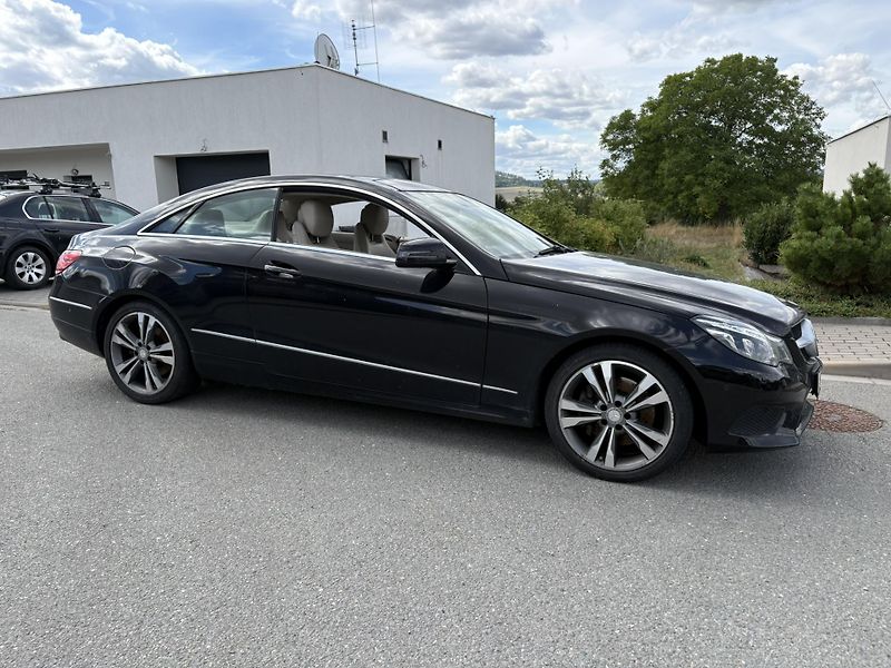 Mercedes-Benz Třídy E (2014) Cupe, 4matic, servisované - fotka 12 z 18