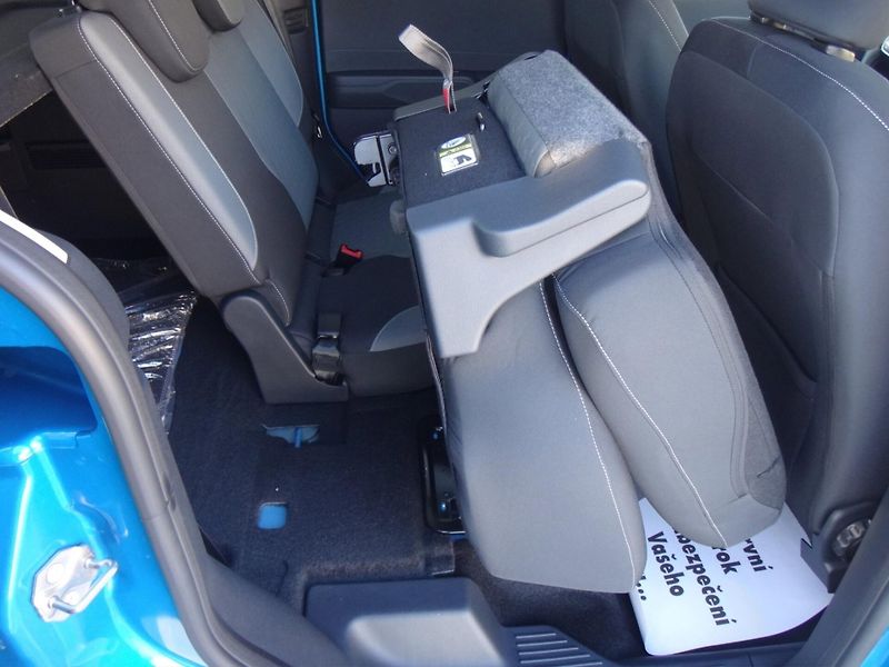 Ford Tourneo Courier (2025) Titanium 43kWh 100kW 136k EV - fotka 18 z 30