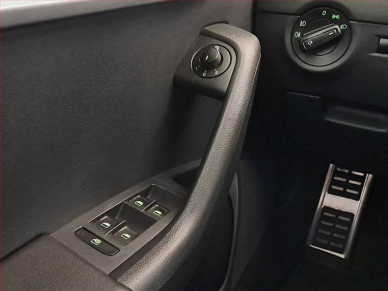 Škoda Octavia (2013) Ambition 1.6 TDI, Tempomat - fotka 16 z 18