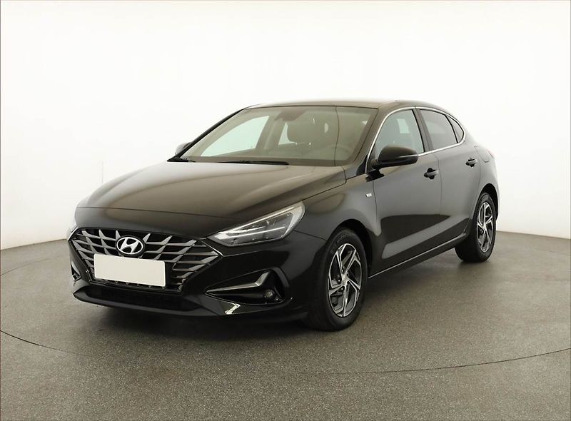 Hyundai i30 (2022) 1.5 T-GDI MHEV, ČR,1.maj - fotka 2 z 20
