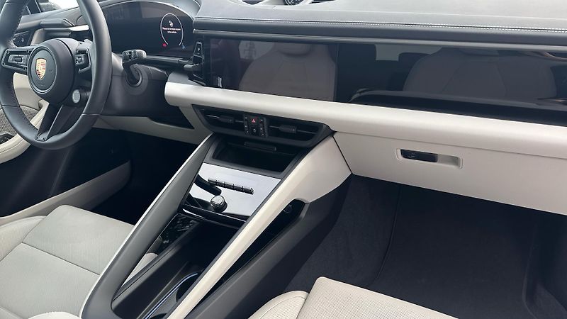 Porsche Macan (2025) 4 - fotka 23 z 29