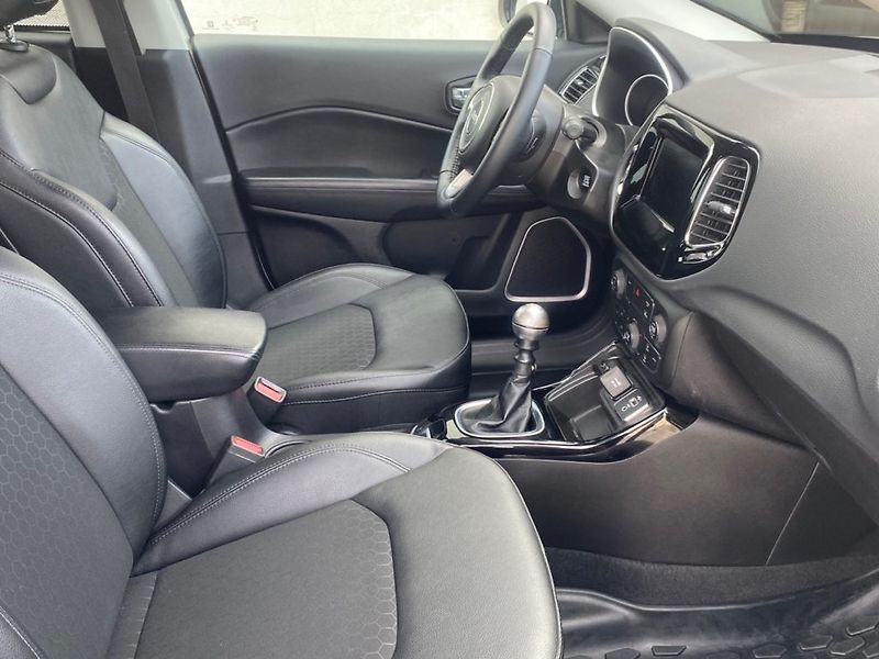 Jeep Compass (2020) 1,3 Turbo (96kW) 130K Man. - fotka 7 z 33