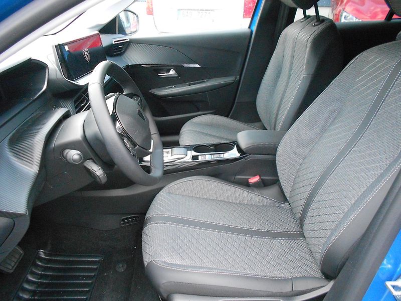 Peugeot 208 ALLURE El. 115 kW 51KWh - fotka 6 z 6