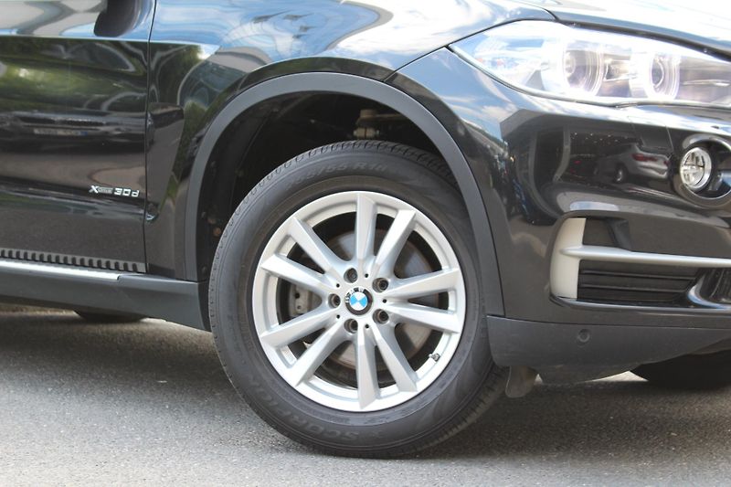 BMW X5 xDrive30d - fotka 6 z 30