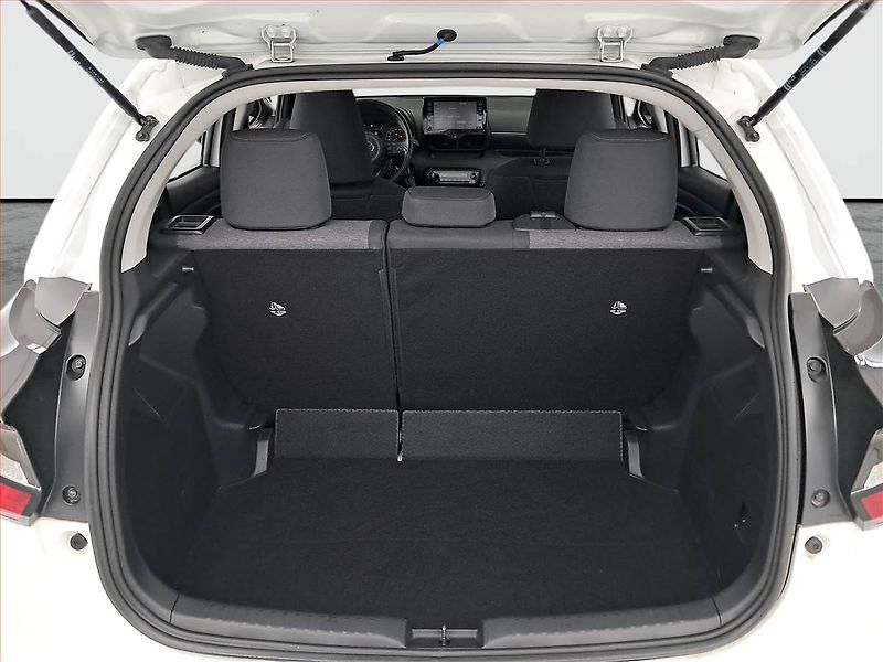 Toyota Yaris (2021) 1.5 VVT-i Hybrid, Automat, ČR - fotka 14 z 17