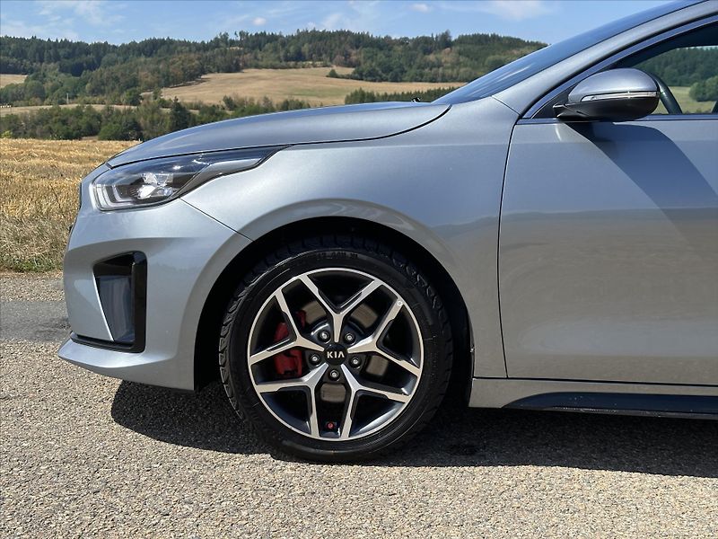 Kia ProCeed 1,4 T-GDI 103kW GT-Line CZ - fotka 30 z 37