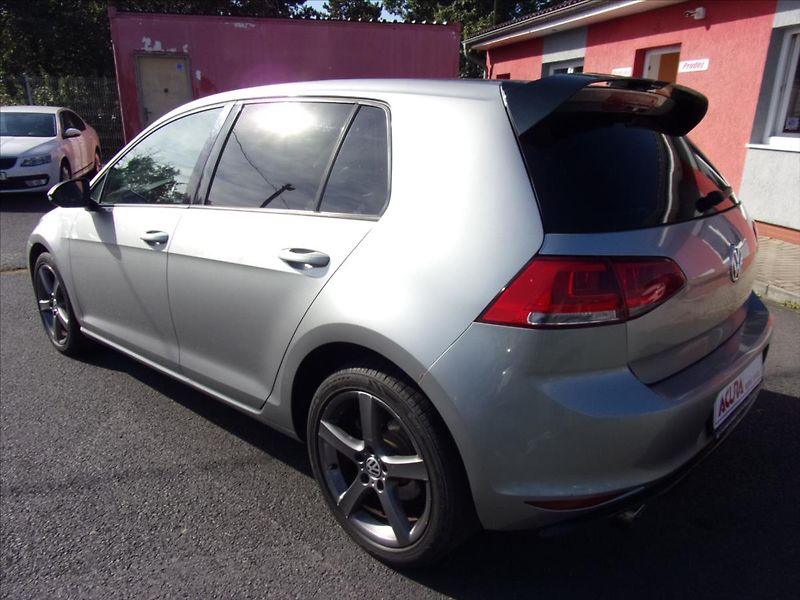 Volkswagen Golf 1,2 TSI - fotka 5 z 24