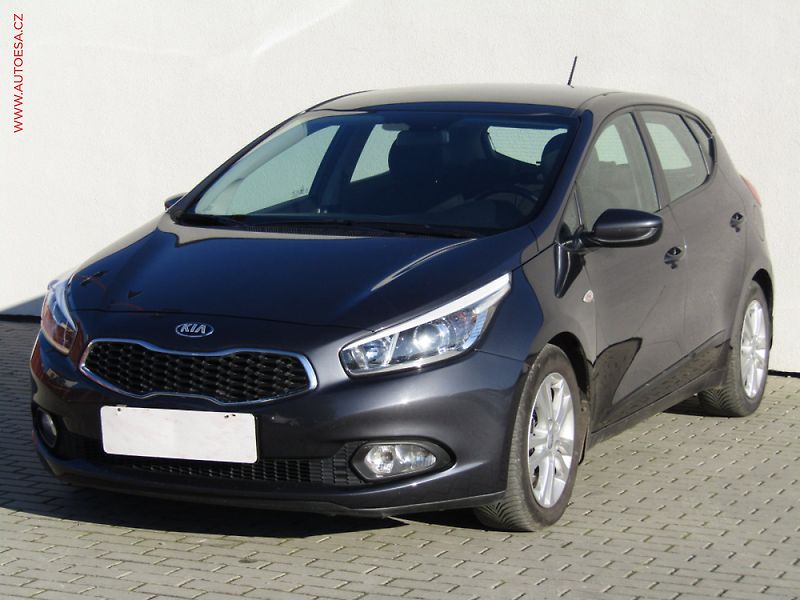Kia Ceed (2014) 1.6 GDi, navi, xenon - fotka 3 z 3
