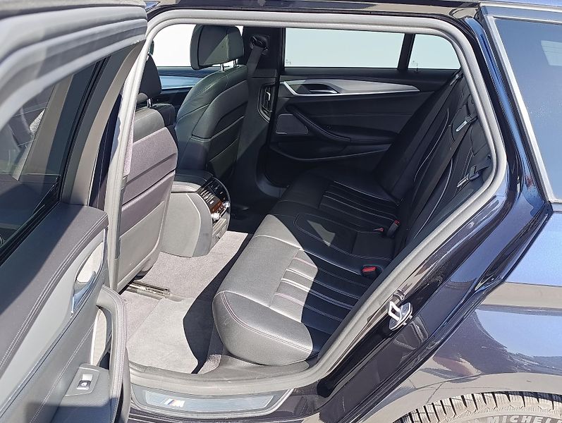 BMW Řada 5 540d xDRIVE MSPORT PANO  - fotka 13 z 33