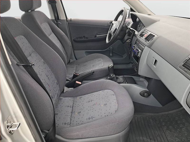 Škoda Fabia (2002) 1.2, po STK, v dobrém stavu - fotka 9 z 13