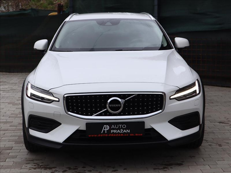 Volvo V60 2,0 CrossCountry AWD Po rozvod - fotka 2 z 34