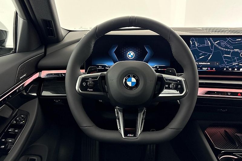 BMW Řada 5 540d xDrive Touring - fotka 21 z 25