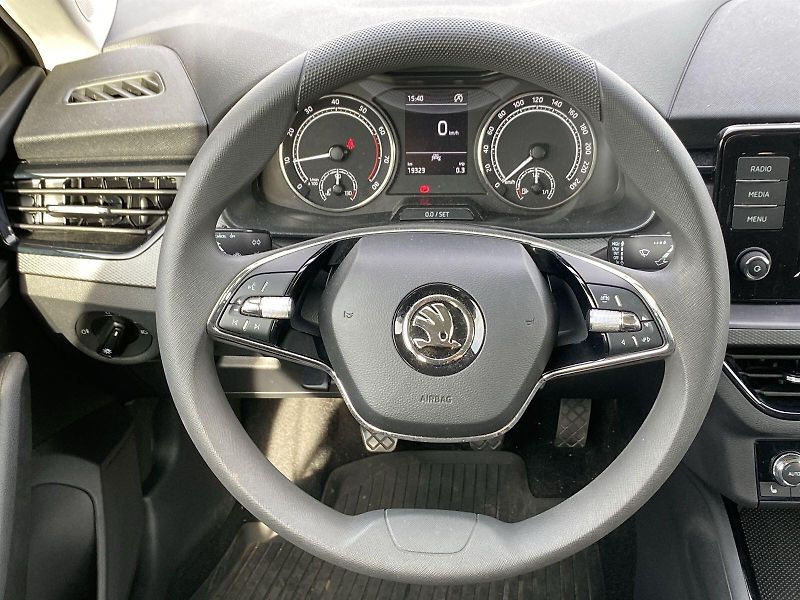 Škoda Kamiq (2023) 1.0 TSI Ambition - fotka 6 z 32