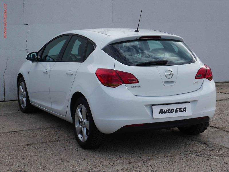 Opel Astra (2011) 1.7 CDTi, 1.maj, AC, temp - fotka 4 z 15