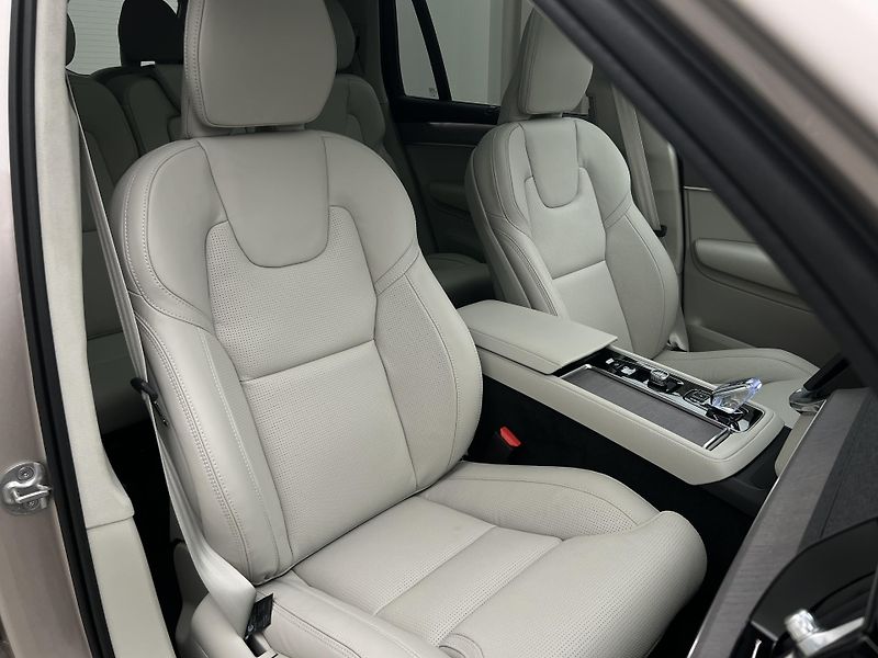 Volvo XC90 (2026) T8 AWD RECHARGE ULTRA BRIGHT - fotka 29 z 50