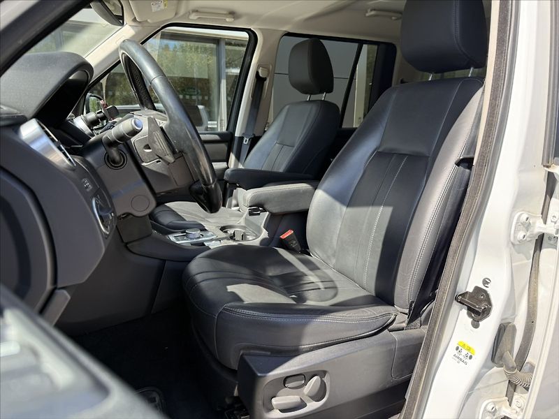 Land Rover Discovery 3,0 4 TDV6 HSE - fotka 11 z 23